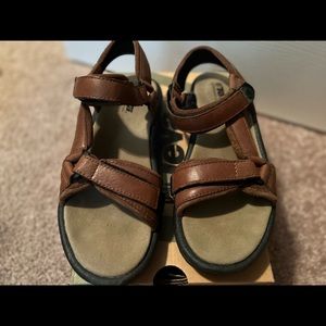 Teva’s Popular Style Sandals in Brown Leather in a Size 7.